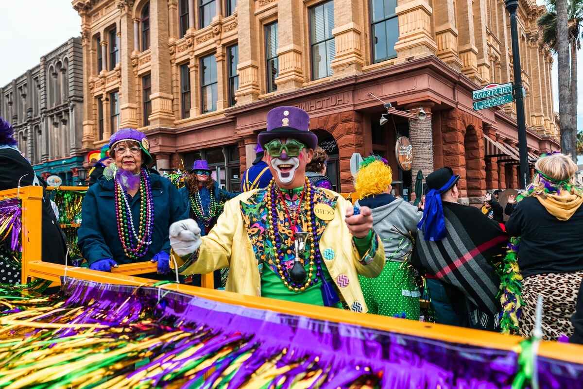 15-vibrant-facts-about-mardi-gras-you-didnt-know
