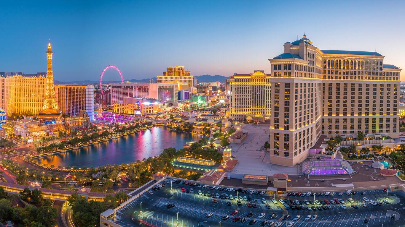 20-las-vegas-fun-facts-casinos-lights-legends