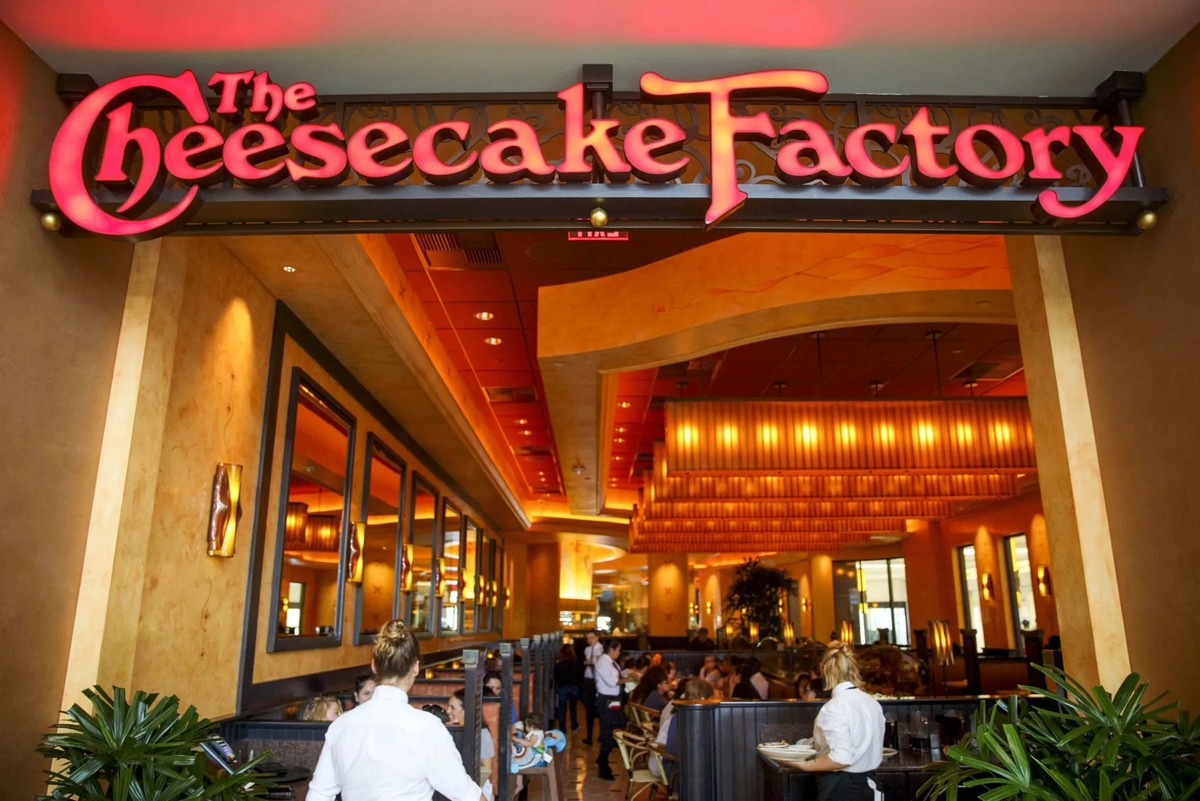 20-nutrition-facts-about-cheesecake-factory-dishes