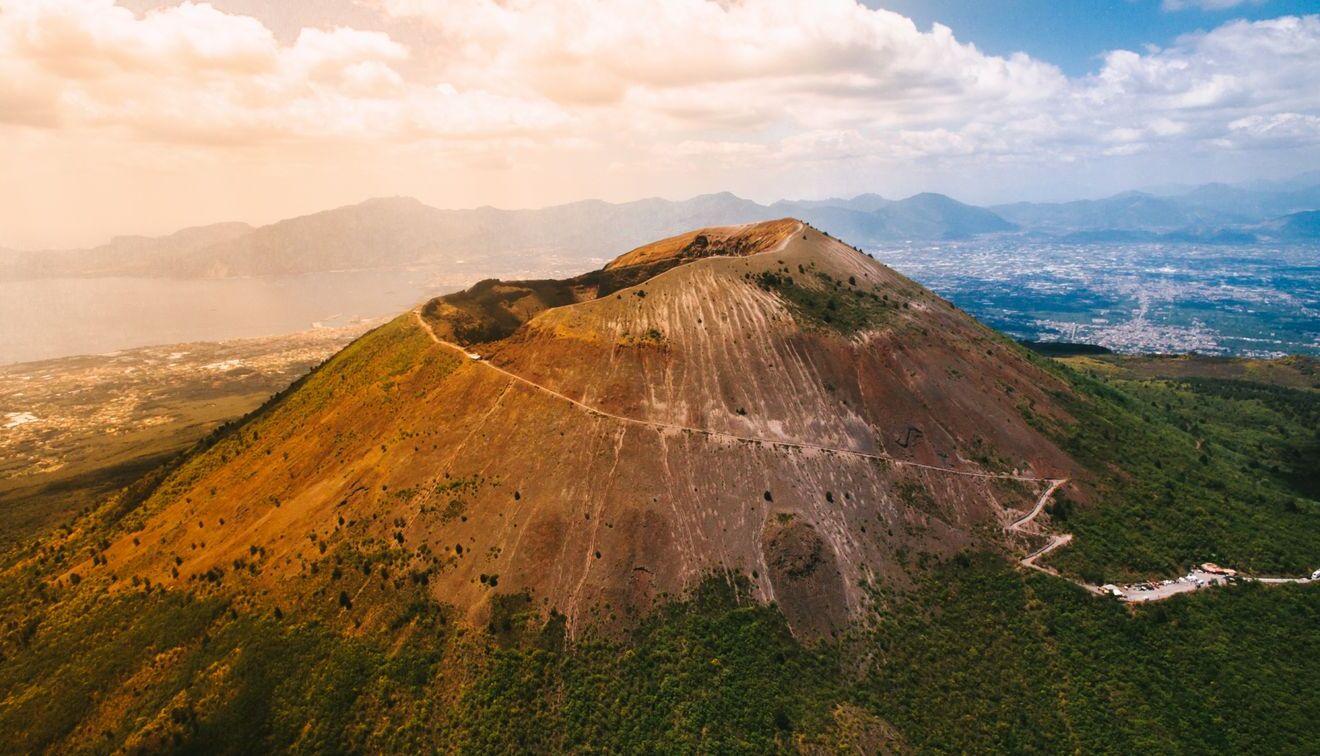 23 Facts About Mount Vesuvius - OhMyFacts