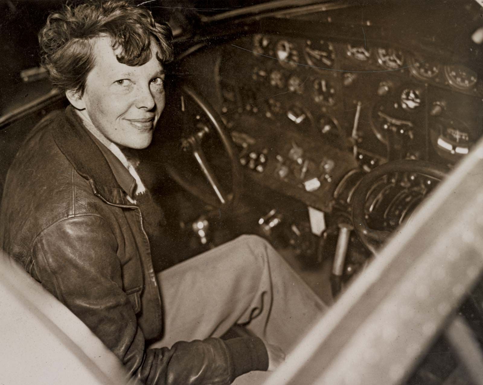 25 Facts About Amelia Earhart OhMyFacts